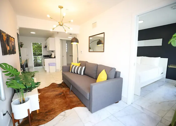 South Beach 2 Bedroom Family Pet Friendly Apartment With Free Parking On Premise