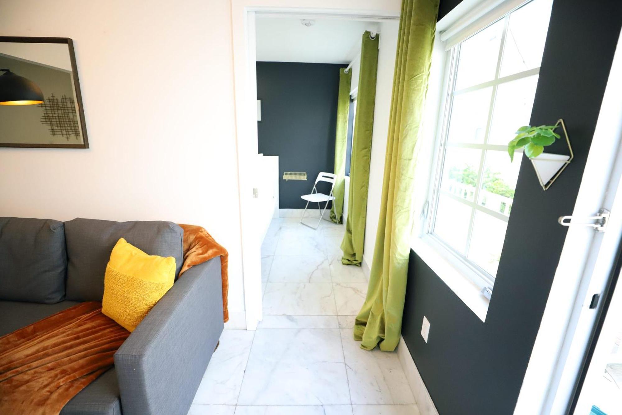 Apartment South 2 Bedroom Family Pet Friendly With Free Parking On Premise