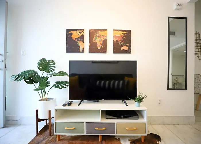 South Beach 2 Bedroom Family Pet Friendly Apartment With Free Parking On Premise