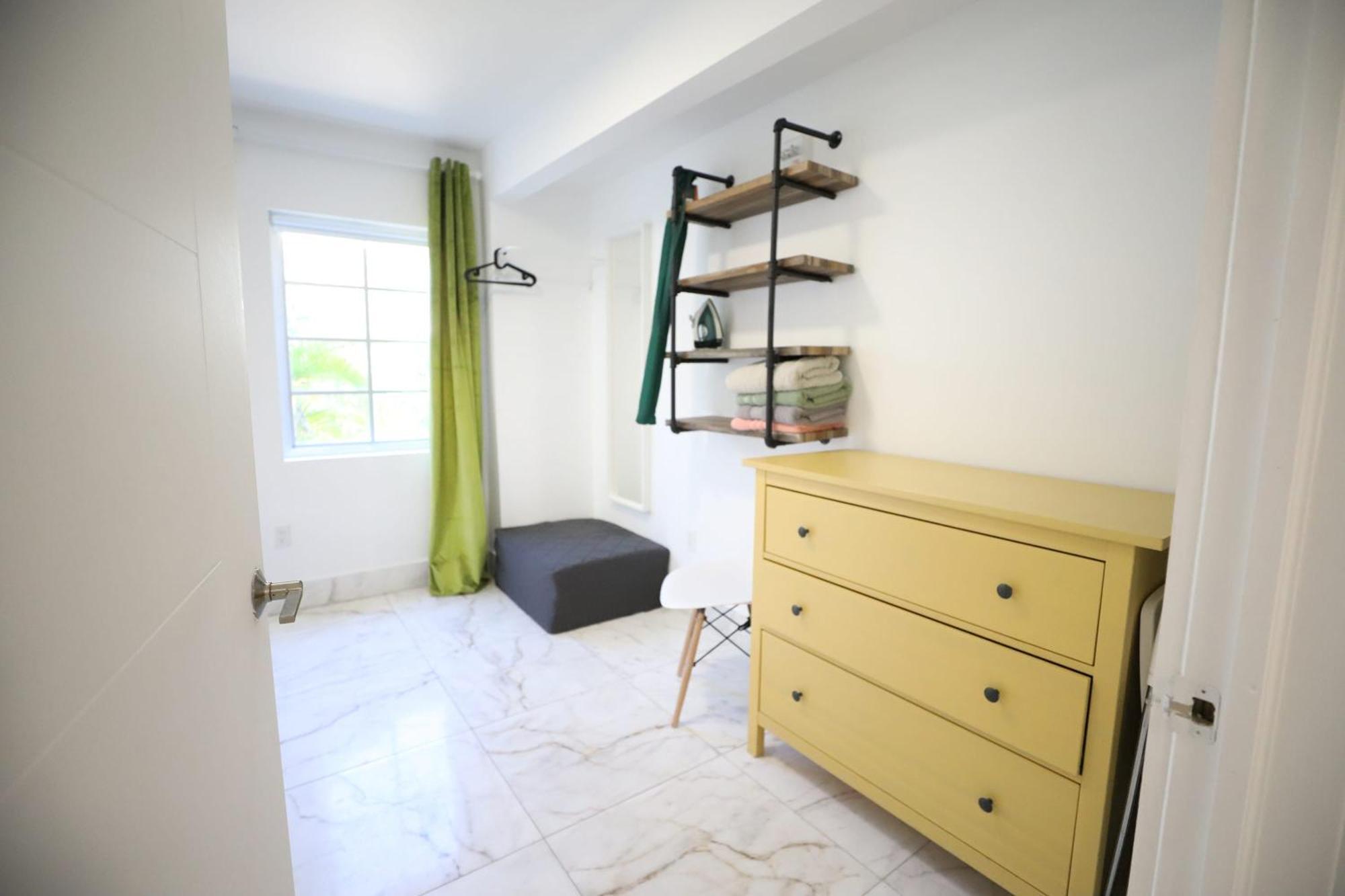 South 2 Bedroom Family Pet Friendly With Free Parking On Premise Apartment